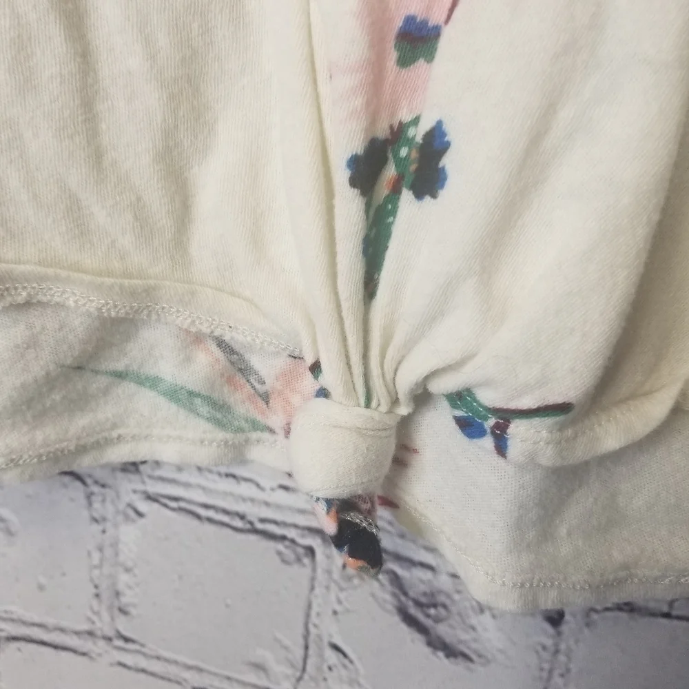 Madewell fromt knot tee hawaiian hideaway